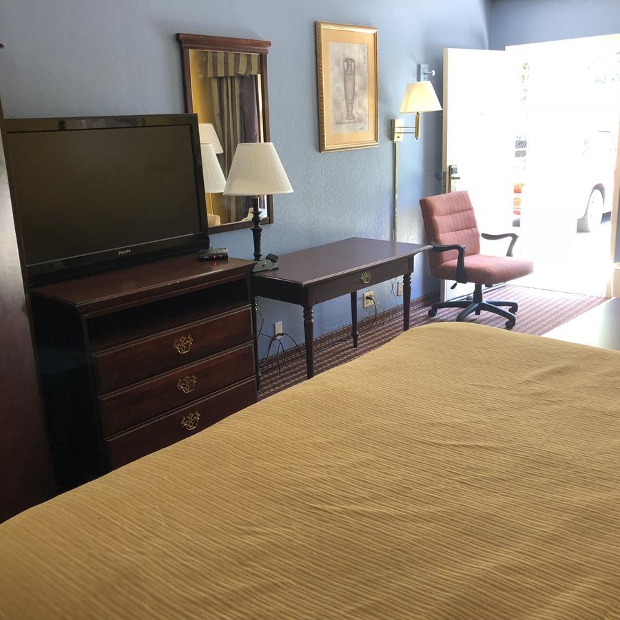 Grenada Inn Bagian luar foto